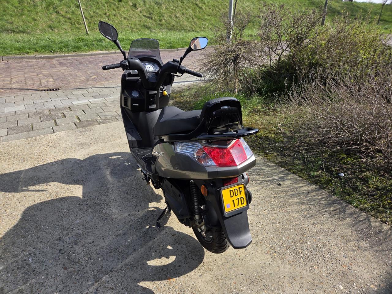 Scooter Kymco Dink geel kenteken
