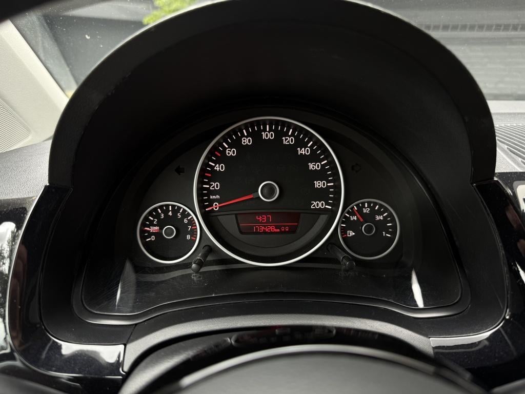 Volkswagen UP! 1.0 move up!