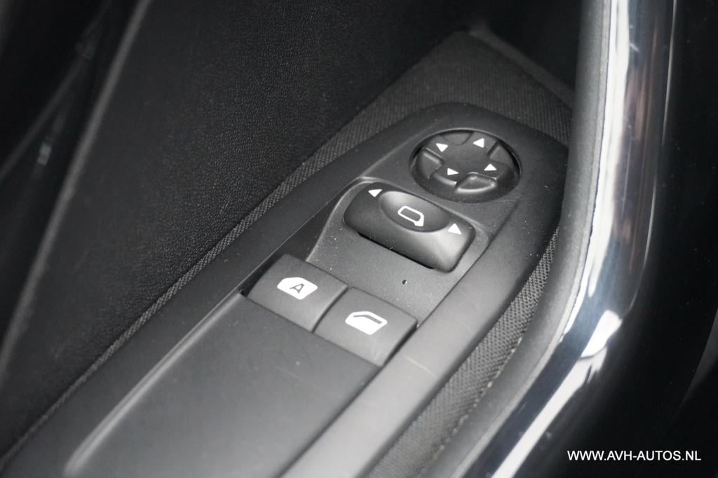 Peugeot 208 1.6 bluehdi blue lease