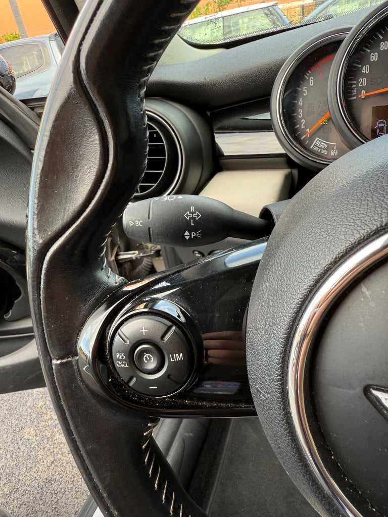 Mini Cooper 1.5 - chili - pano