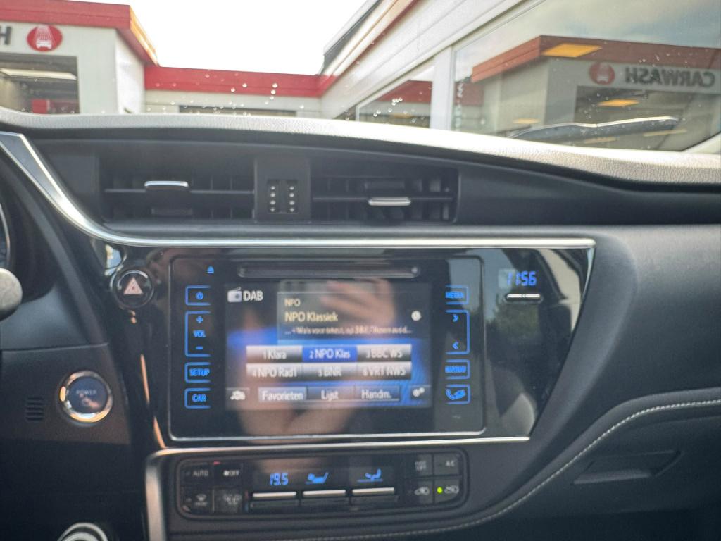 Toyota Auris touring sports 1.8 hybrid lease