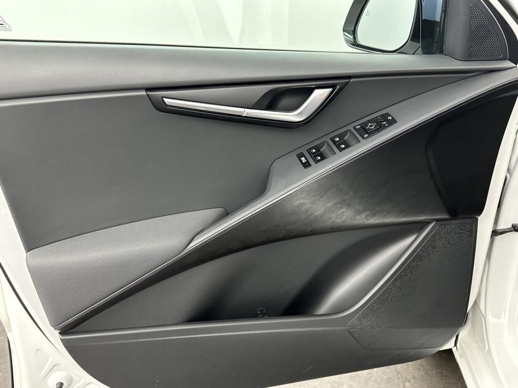 Kia Niro Ev dynamicplusline 64.8 kwh | trekhaak | stuur-/stoelverwarming | 