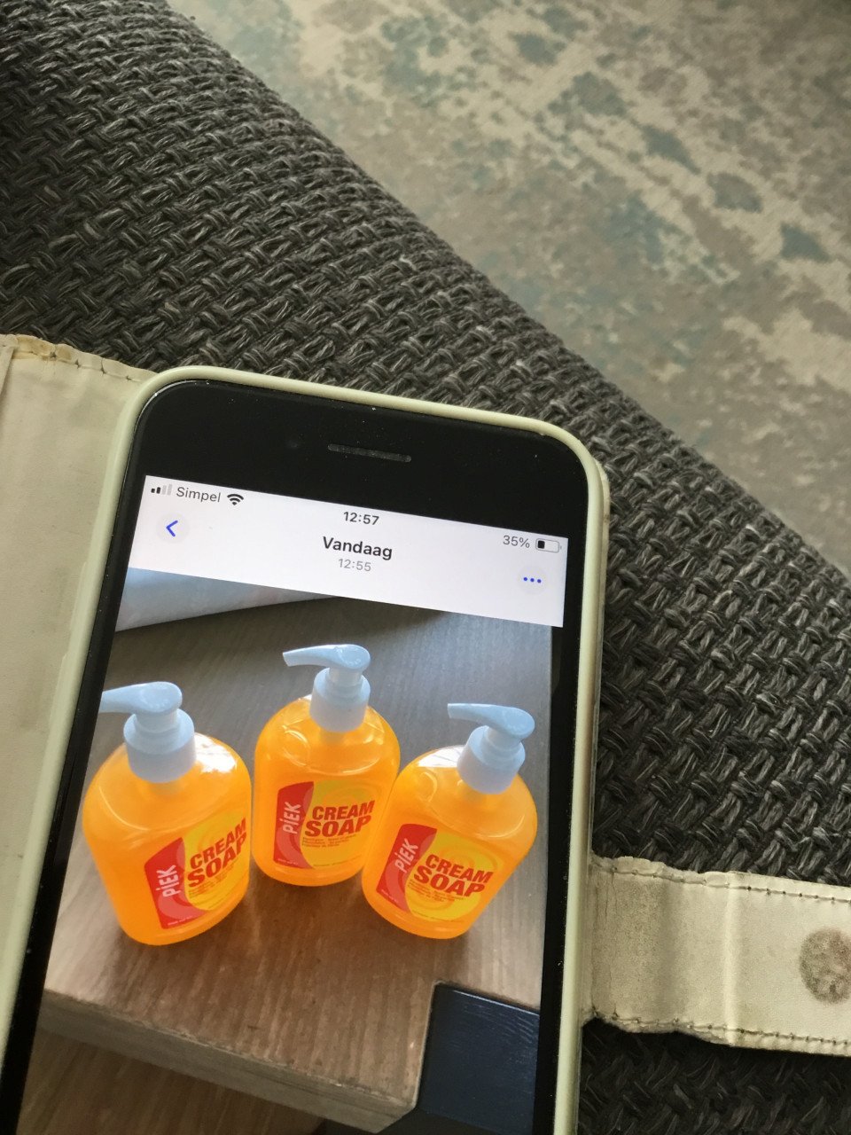 Zeep pompje met perzik geur / vochtige washandjes/  handcreme
