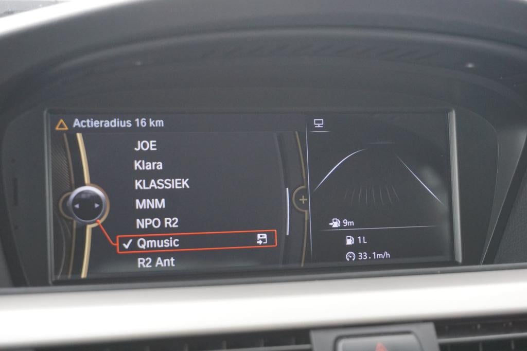 BMW 3-serie 316i business line airco / navi / cruise / carplay / parkeers. 