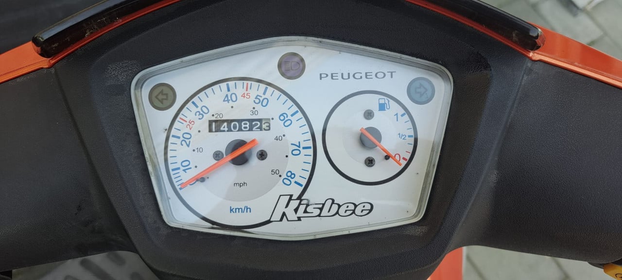 Scooter, peugeot kisbee (50cc geel kenteken)