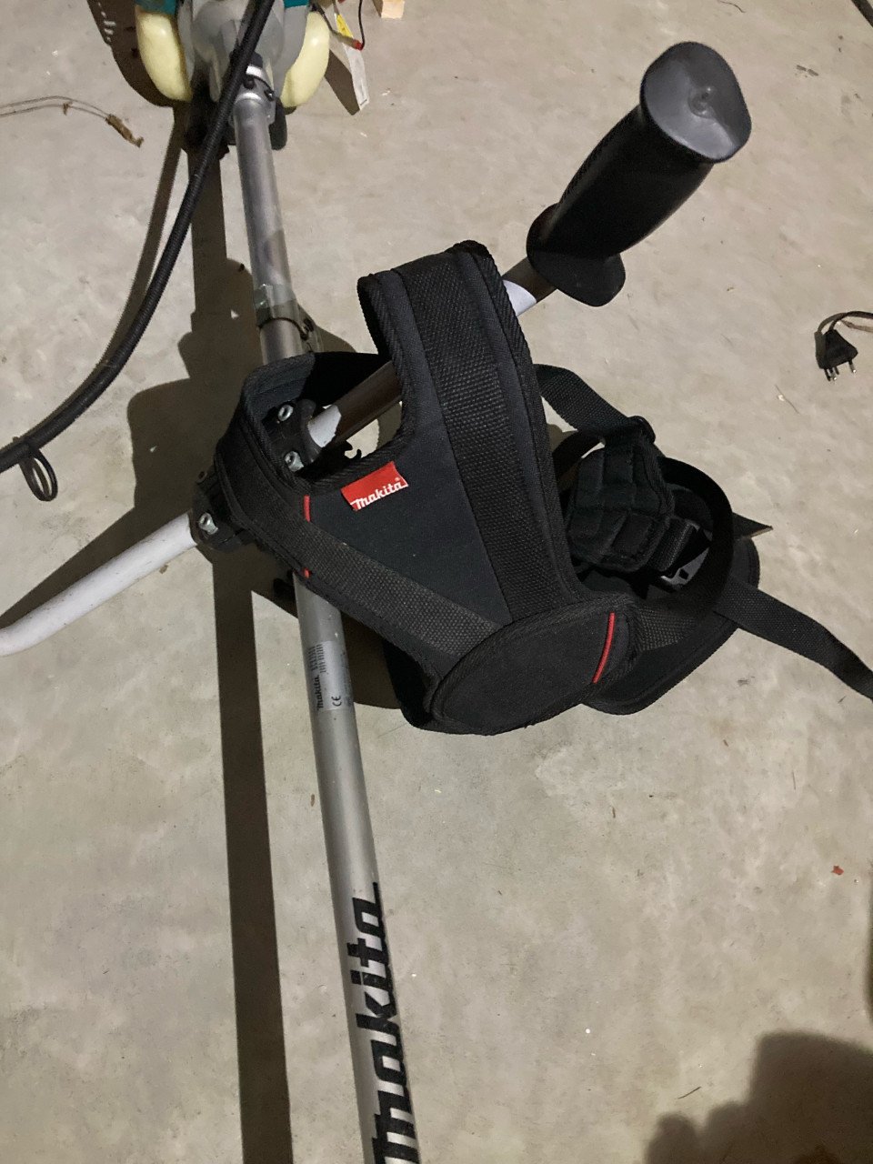 Makita Bosmaaier BCX2500 4takt met harnas