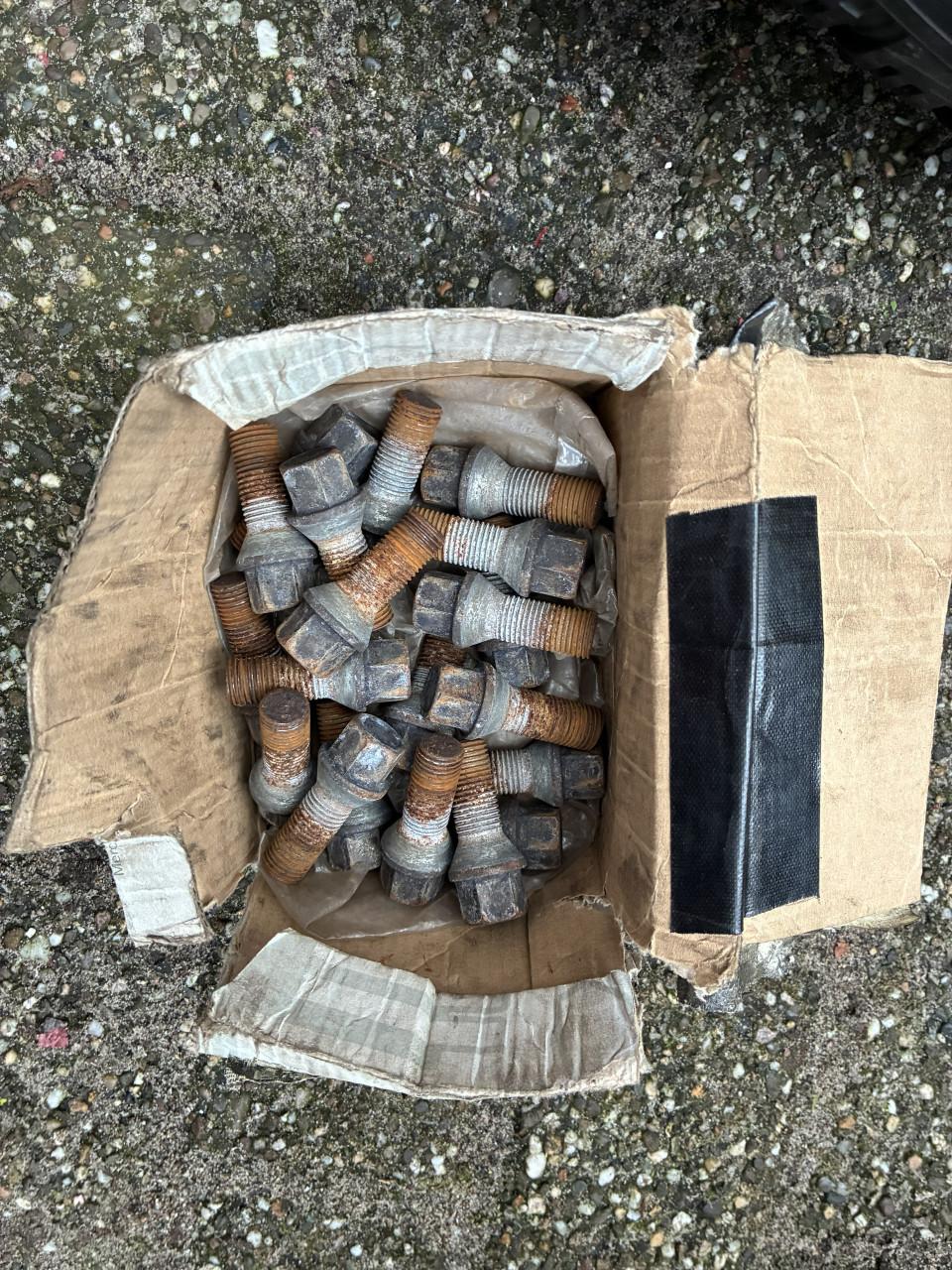 Winterbanden Audi/BMW 205 60R16 LMV 6.5mm inclusief sneeuwkettingen