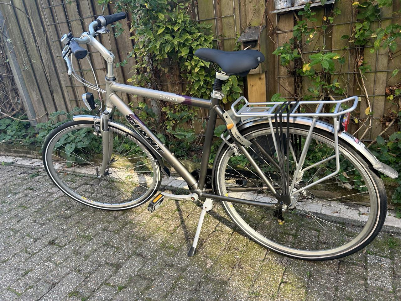 Herenfiets Giant Custom Dual Drive versnellingen. Veel nieuwe onderdelen.