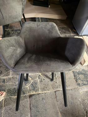 4 prachtige eetkamerstoelen – Zo goed als nieuw -