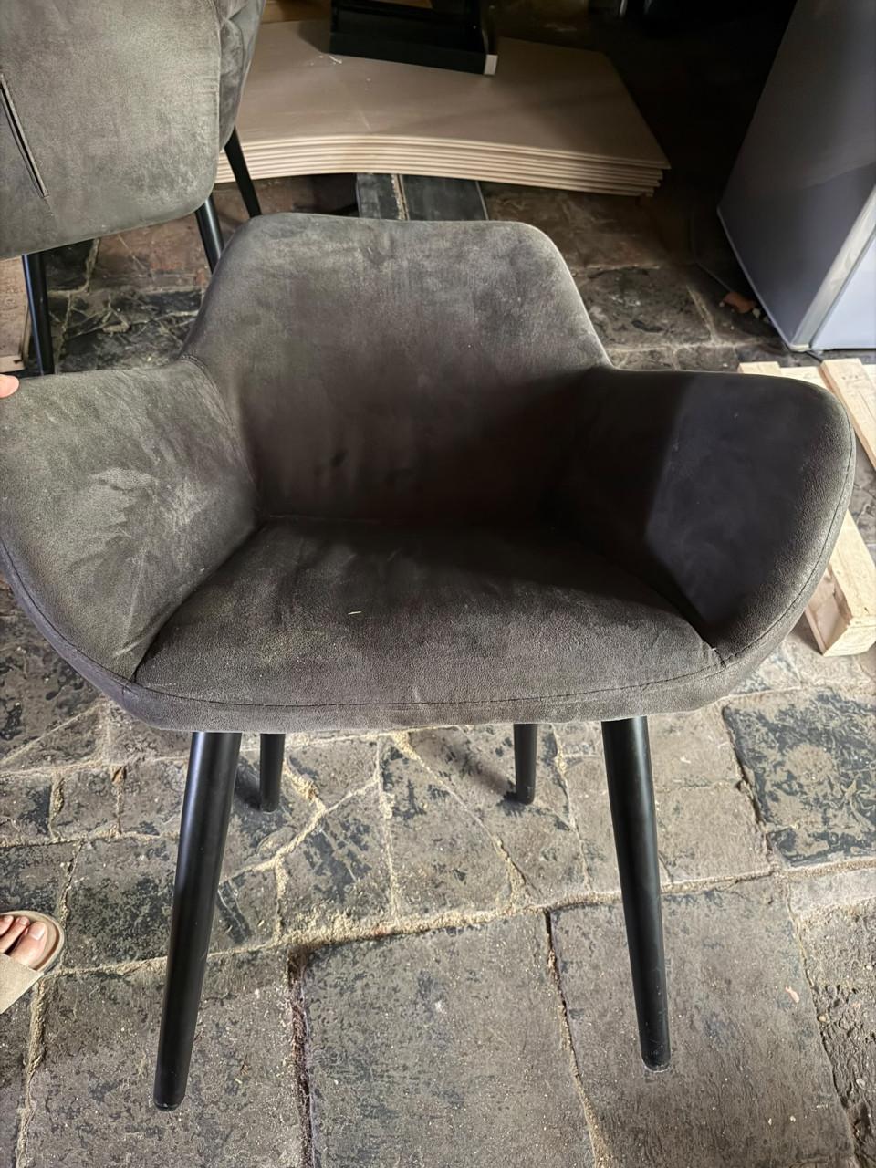 4 prachtige eetkamerstoelen – Zo goed als nieuw -