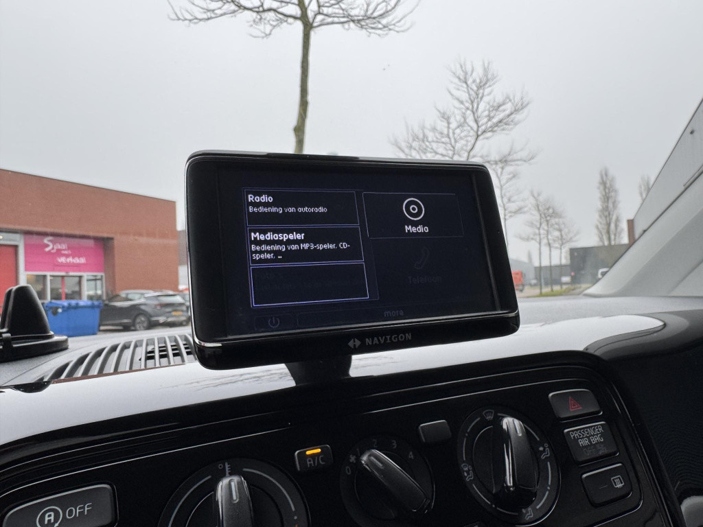 Volkswagen UP! 1.0 move up! bluemotion executive pack | airco | park. senso