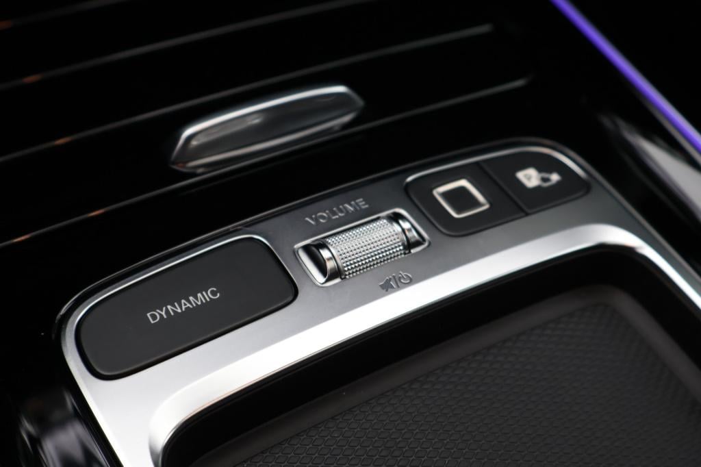 Mercedes-Benz Gla-klasse 180 amg line i 2025 i panorama dak i manufaktur al