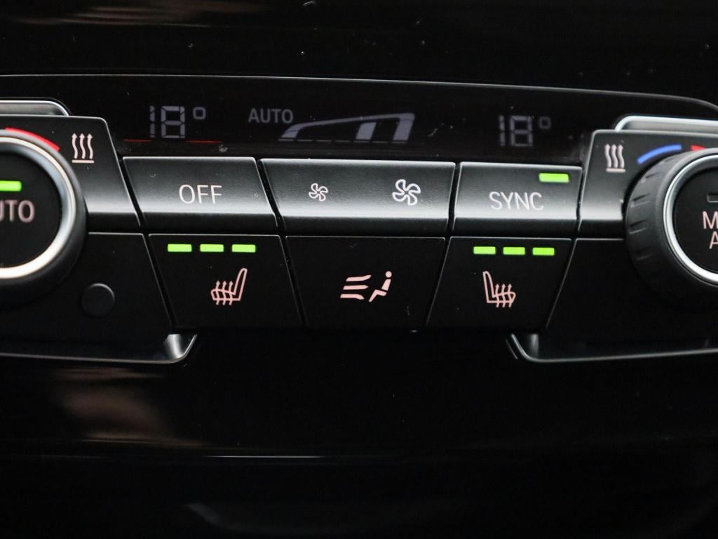BMW X1 sdrive18i business edition plus | automaat | lmv | trekhaak | parkee