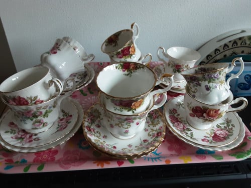 15 Royal Albert  kop en schotels