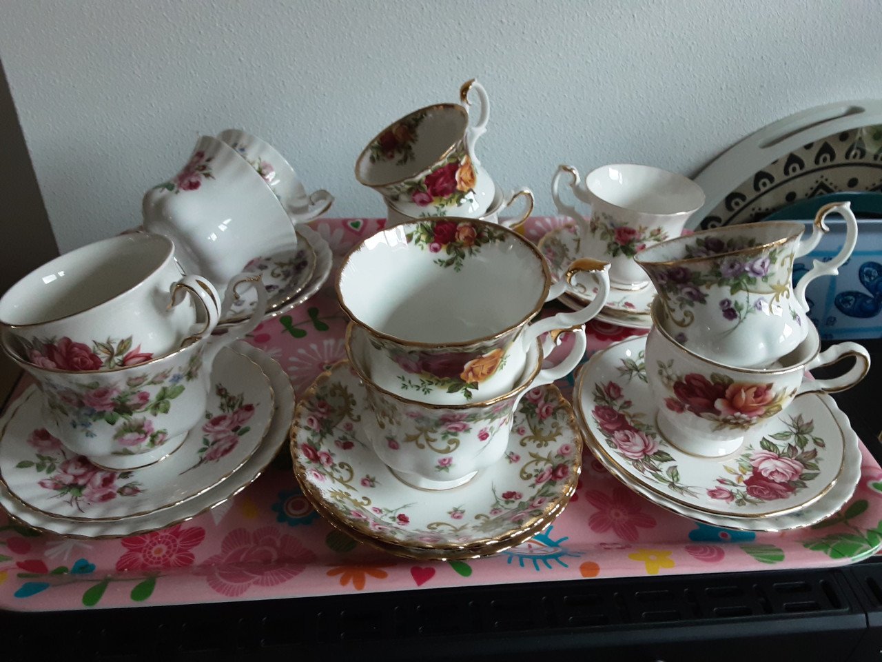 15 Royal Albert  kop en schotels