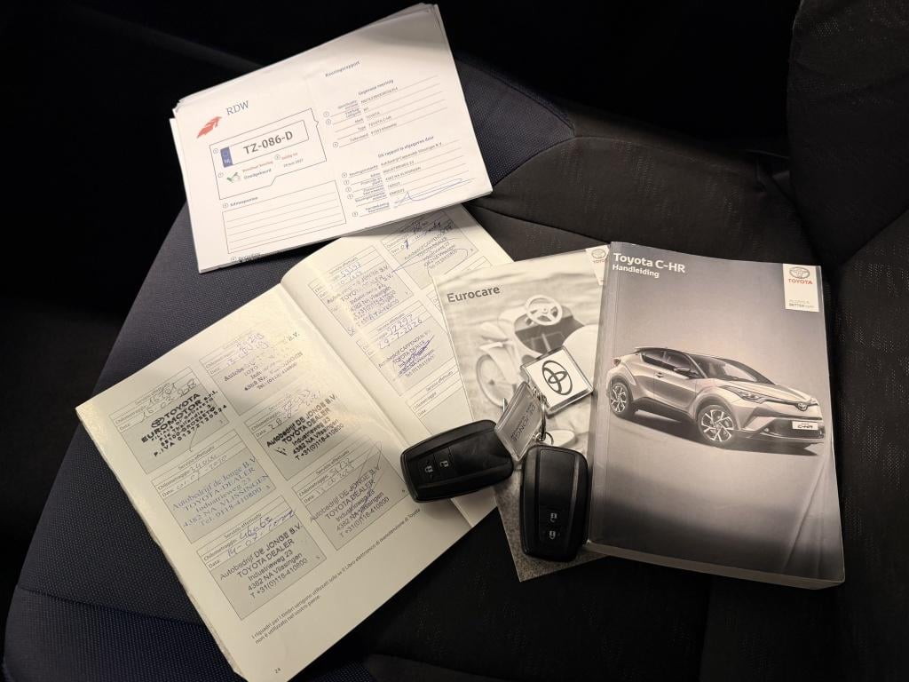 Toyota C-hr 1.8 hybrid bi-tone plus