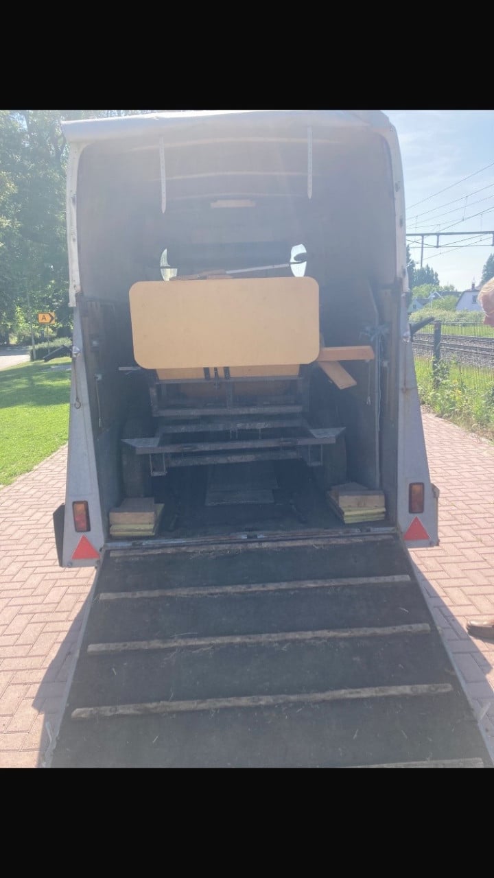 Twee paards paardentrailer.