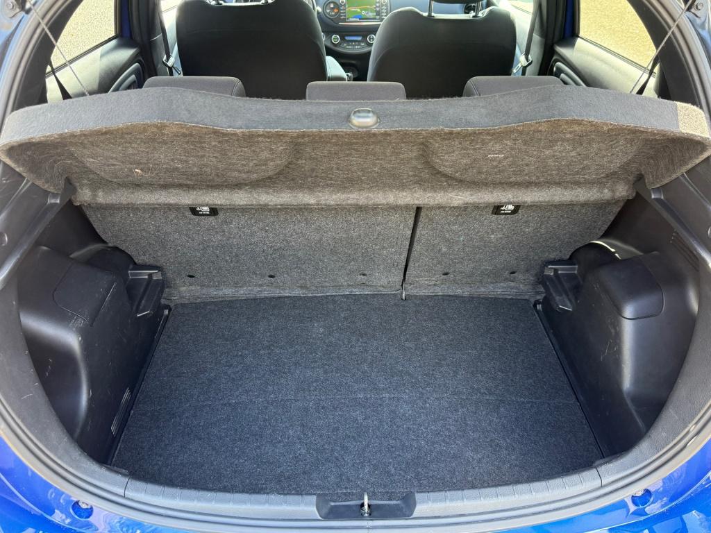 Toyota Yaris 1.5 hybrid bi-tone