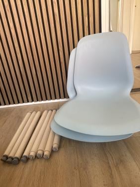 Leuke blauwe kunststof stoelem
