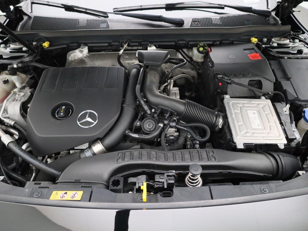 Mercedes-Benz A-Klasse 180 business solution amg | automaat | half leder | 