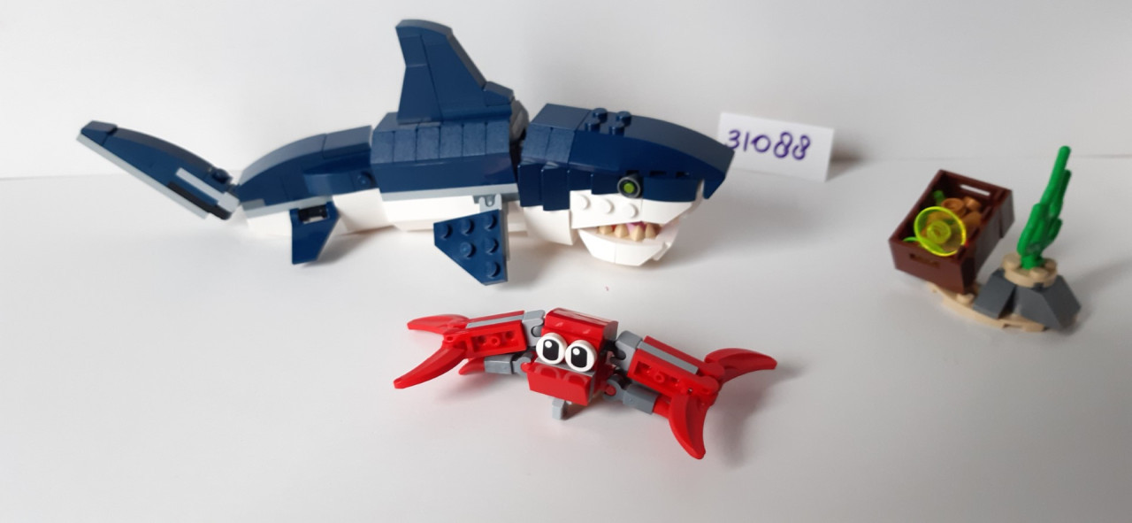 LEGO Creator 31088 Diepzeewezens: haai-- zeeduivel of inktvis