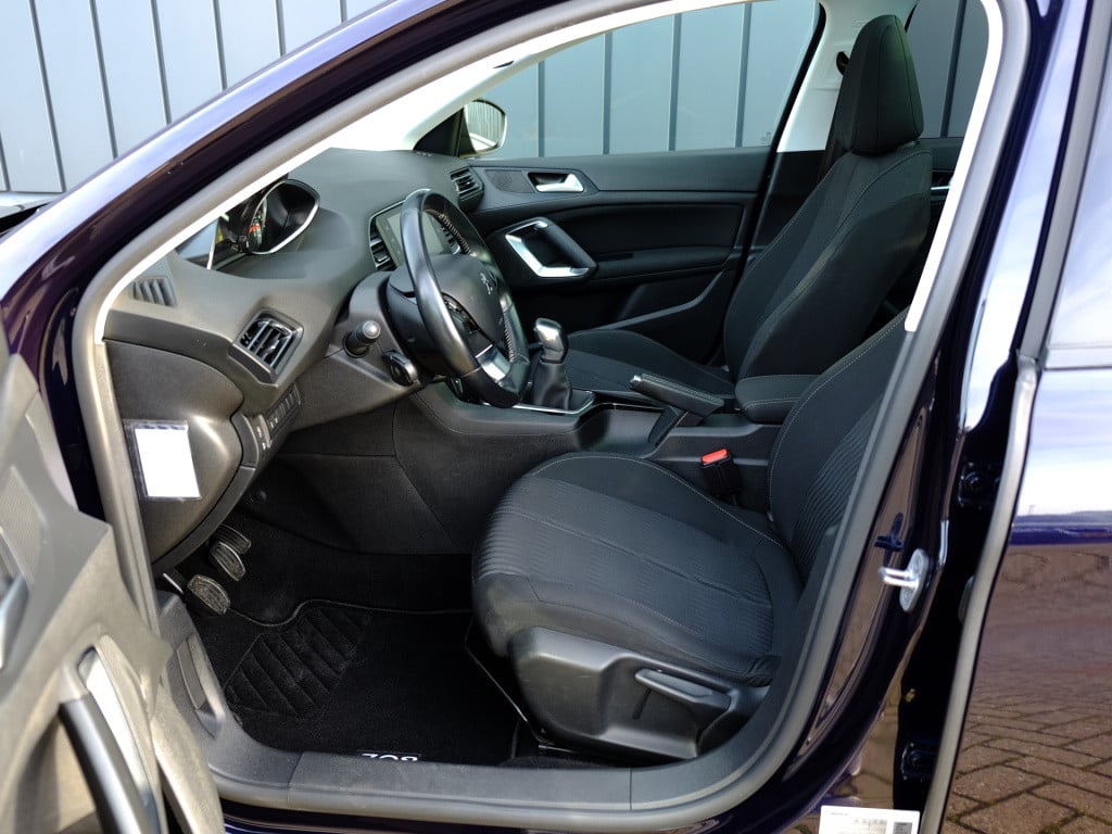 Peugeot 308 1.2 puretech 110pk blue lease | cruise control | airco | naviga