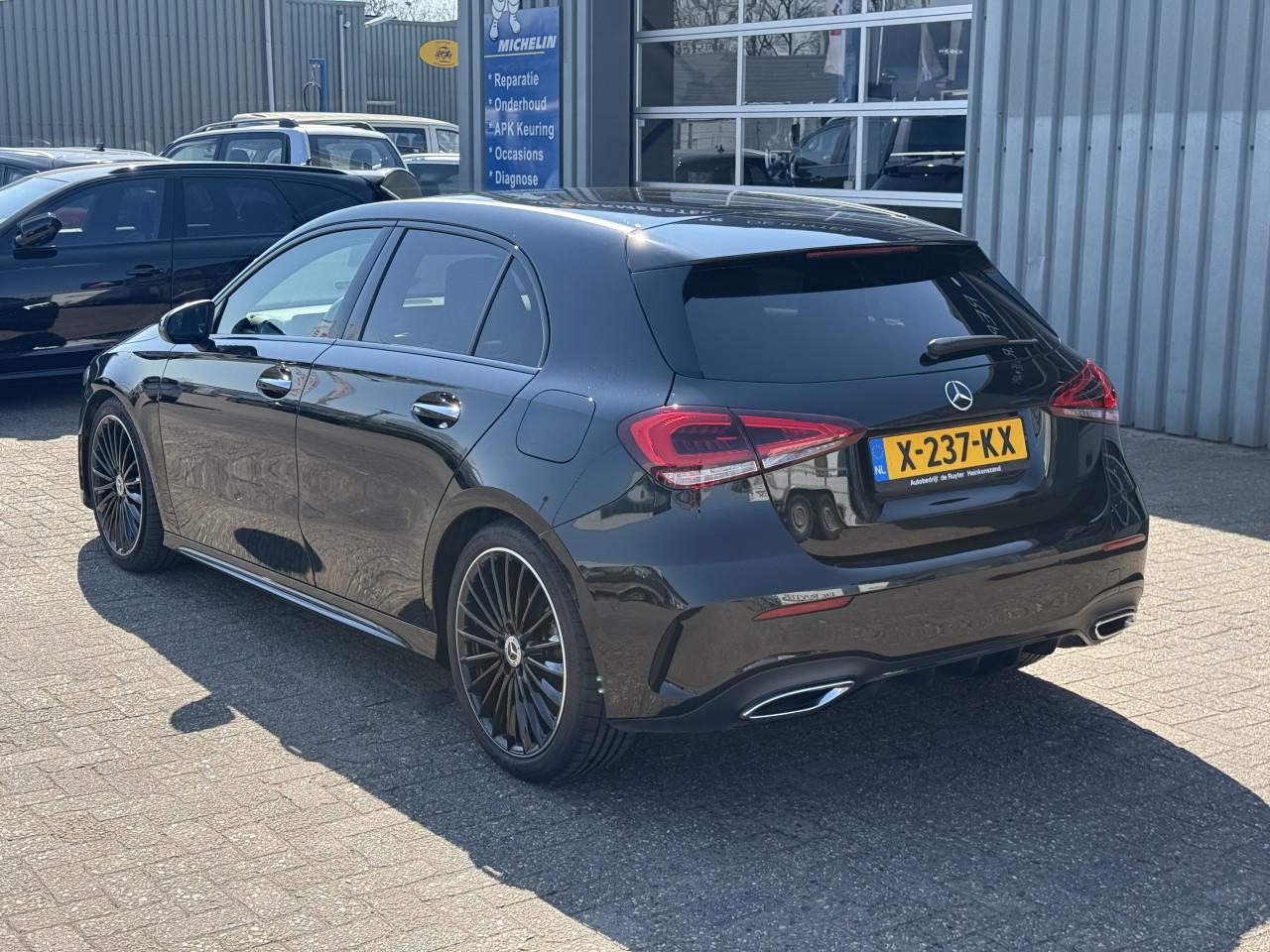 Mercedes-Benz A-klasse - 180 d AMG | Widescreen | Camera | Sfeer | Carplay