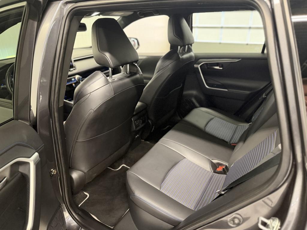 Toyota Rav4 2.5 hybrid awd bi-tone| jbl| achtr.camera| adapt.cruise
