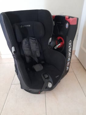 Maxi - cosi Axiss (DRAAIBAAR) in goede nette staat !