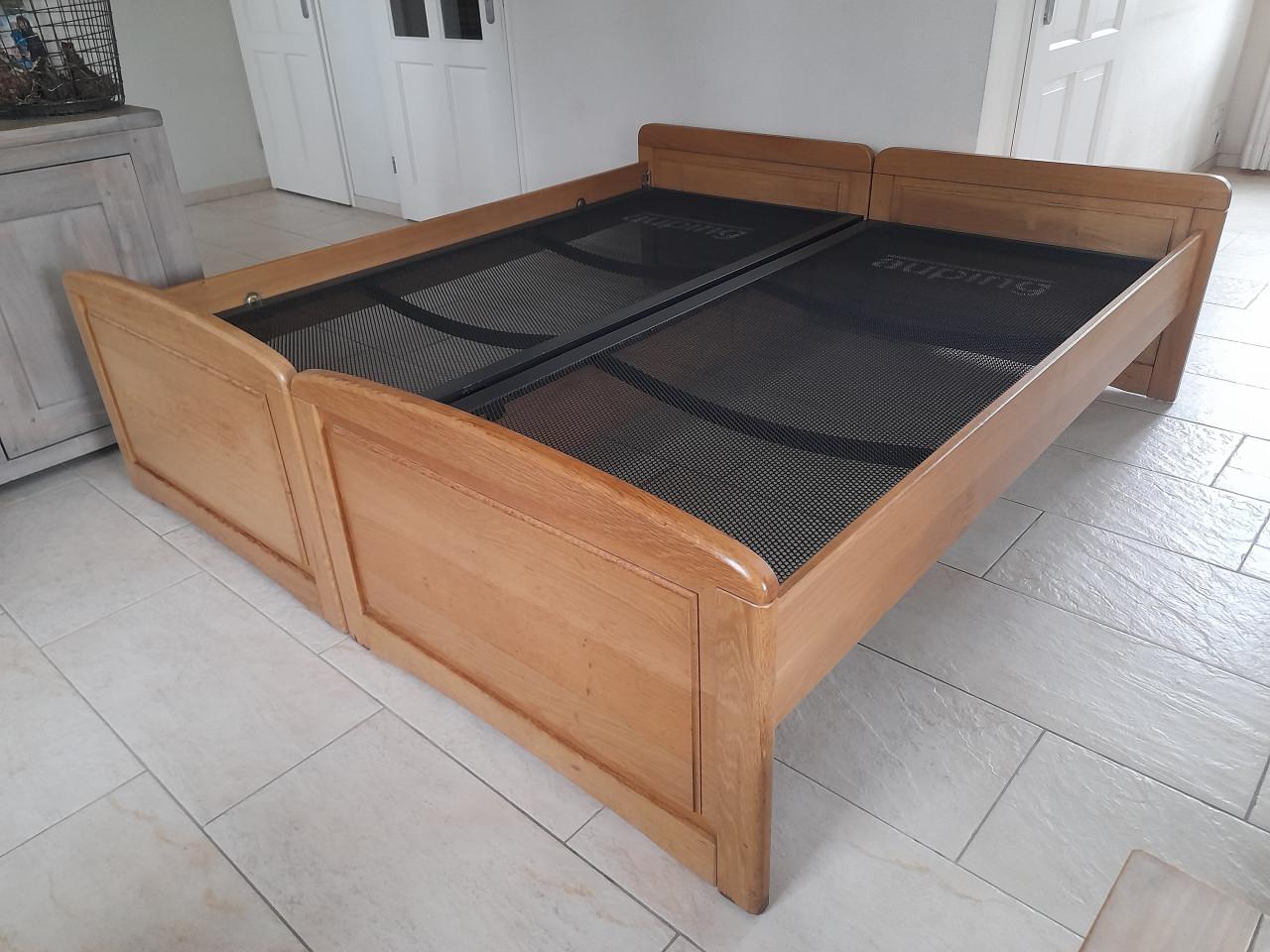 2 x 1 persoons bed 90 x 200 (maakt 2 p bed) met Auping spiralen ( i.g.st.)