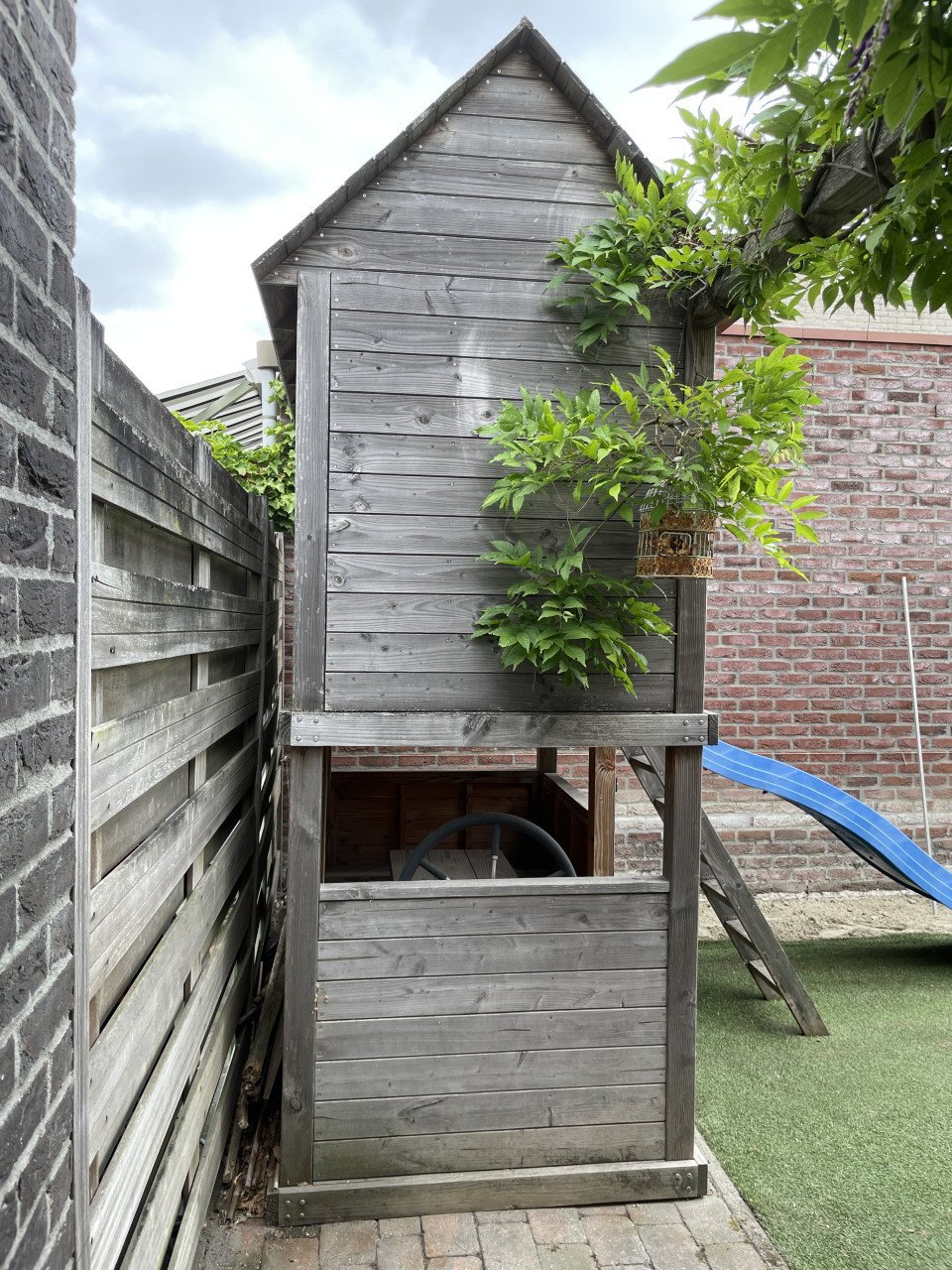 Speelhuis | Douglashout | 1.20 x 2.00 mtr. | zithoek, tafel en glijbaan