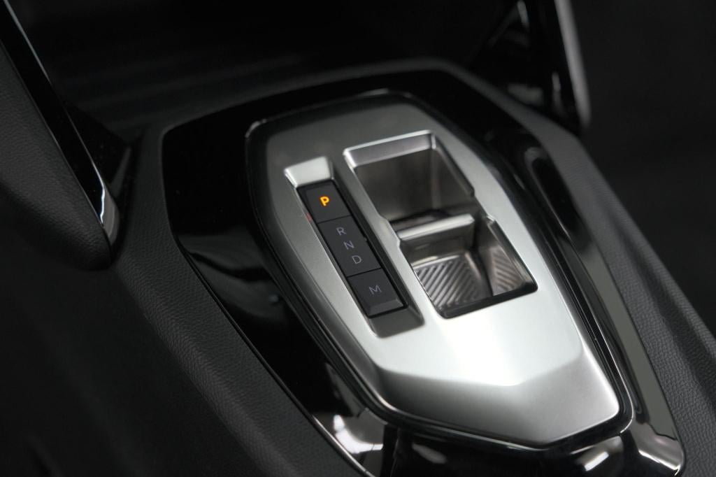 Peugeot 2008 1.2 hybrid 136 style | apple carplay | parkeersensoren | clima