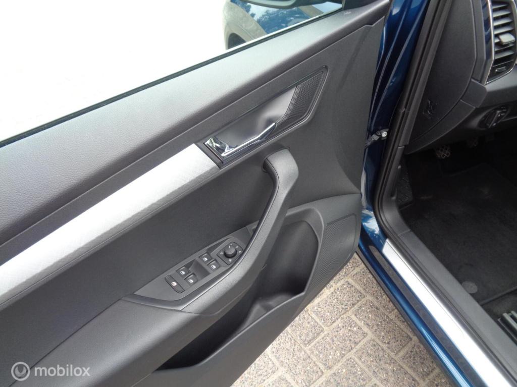 Skoda Karoq 1.0 tsi business edition/airco/stoel+stuur verw/full led/apple 