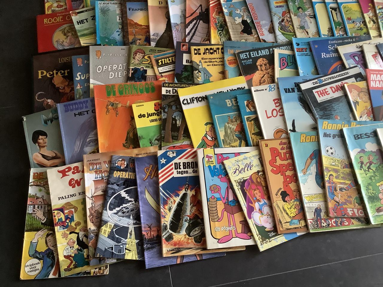 Stapeltje van ca. 100 stripboeken te koop aangeboden. Alles voor €40,00