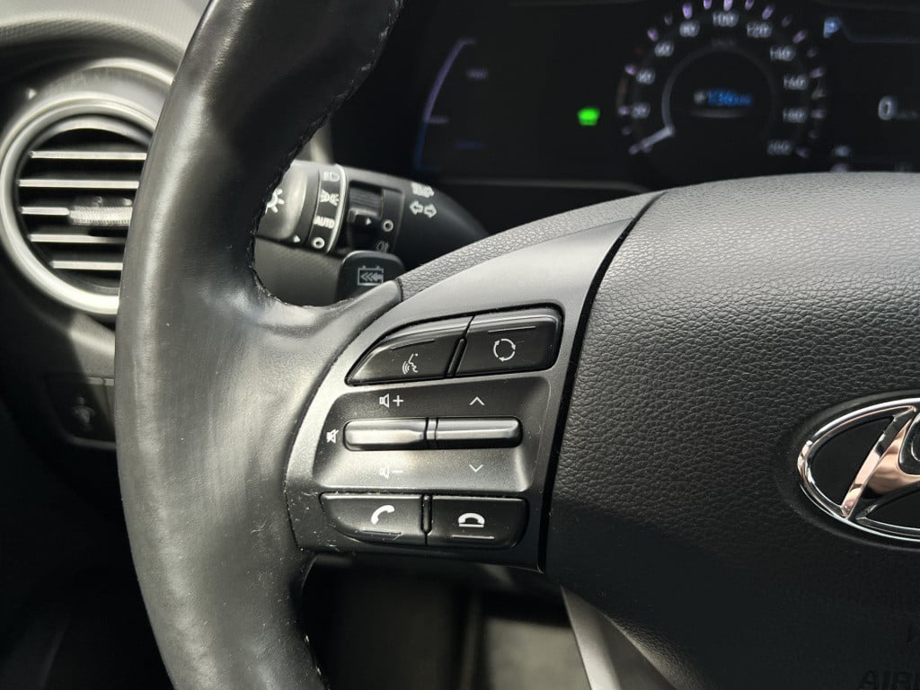 Hyundai Kona ev premium 64 kwh - 18 inch | head-up display | stoel- & stuur