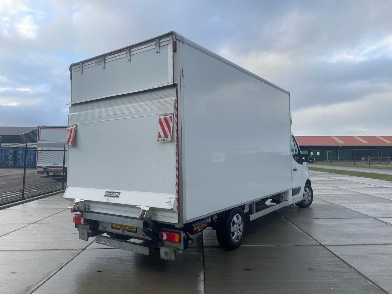 Bakwagen met laadklep te huur! kilometer en borg vrij €160,- Incl BTW