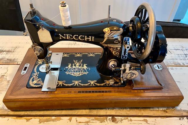 Vintage naaimachine Italiaans design