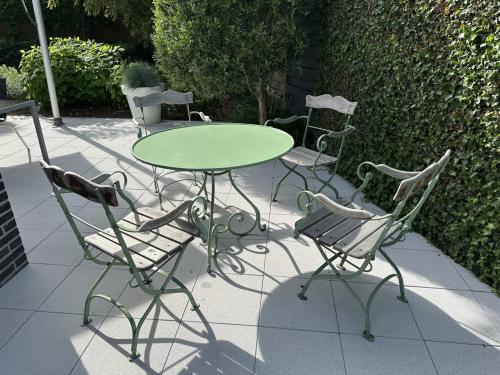 Smeedijzeren tuinset naar oud model