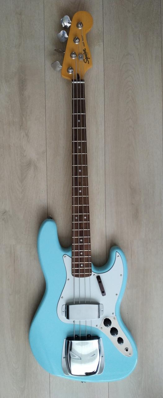 Squier Classic Vibe Jazz Bass Daphne Blue met extra's ZGAN!
