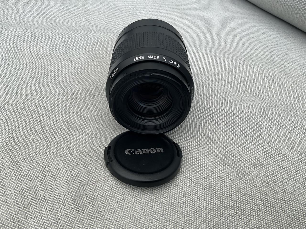 Canon 1300 D