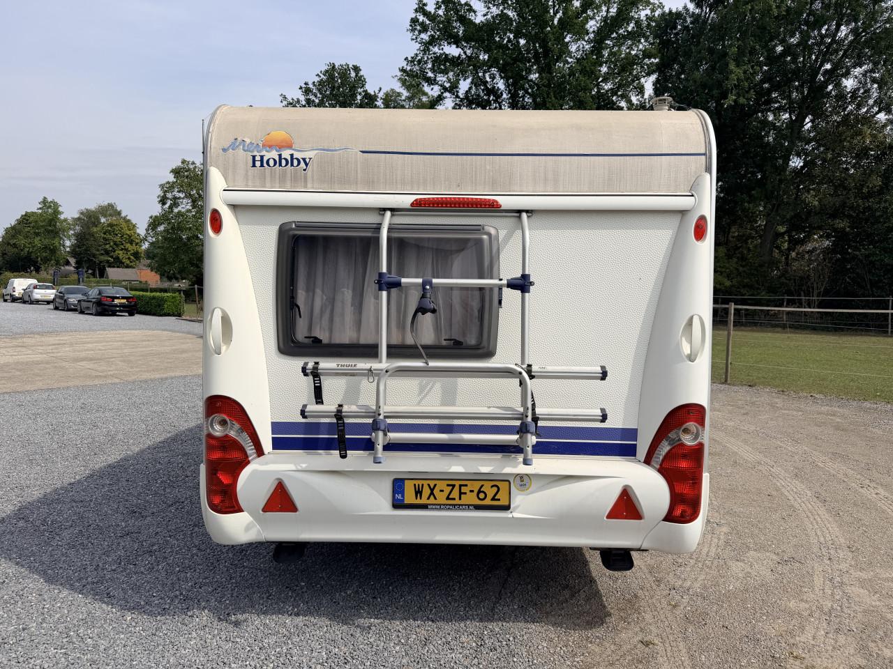 Hobby 410 SFE caravan met voortent en mover (zeer compleet!)