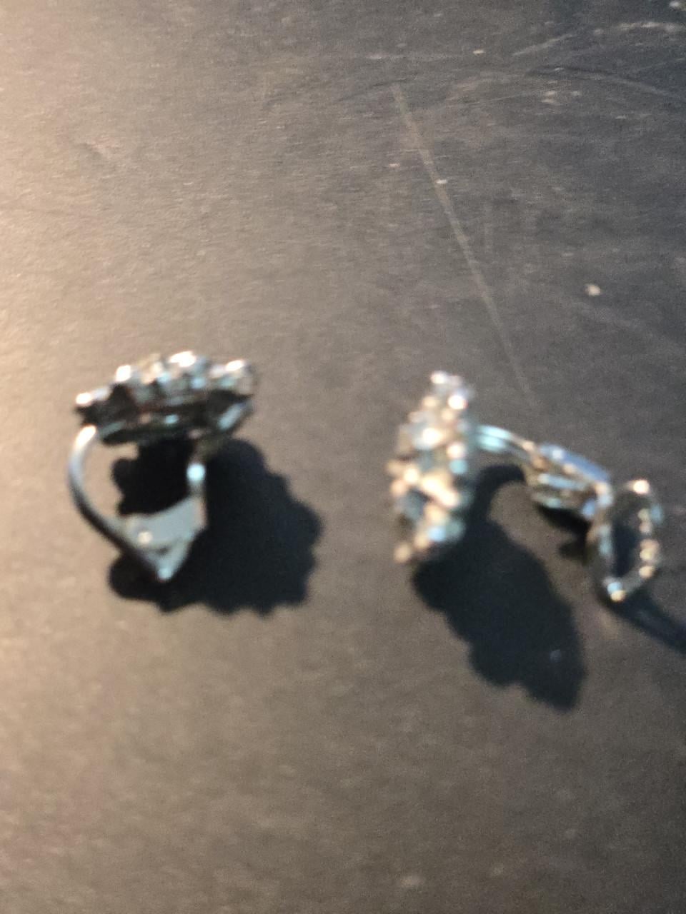 Vintage verzilverde manchetknopen Ø 1.5 cm met een decoratief bloemmotief