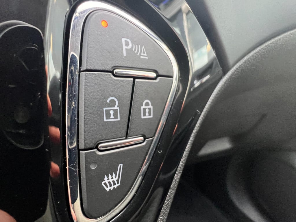 Opel Corsa 1.4 120 jaar edition, carplay, trekhaak enz. enz...
