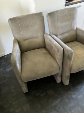 Te koop 4 eetkamerstoelen met wieltjes