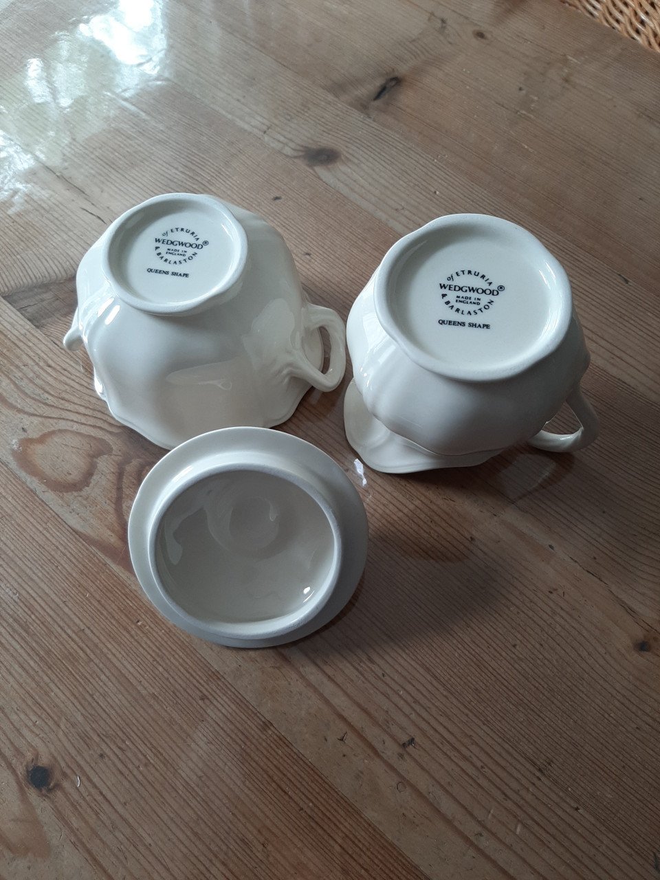WEDGWOOD  QUEENS  SHAPE - MELKKAN EN SUIKERPOT