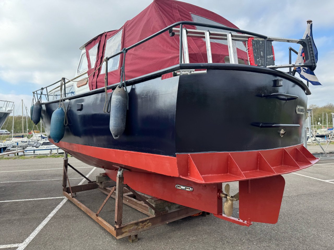 Stalen Braassem motorkruiser 9,8meter x 3,2 x 0,80 electrische boegschroef