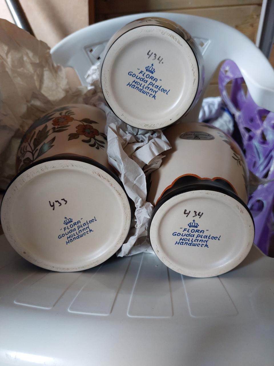 Kaststel Flora Gouda plateel Holland handwerk