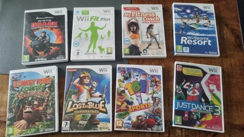 8 Nintendo Wii games!