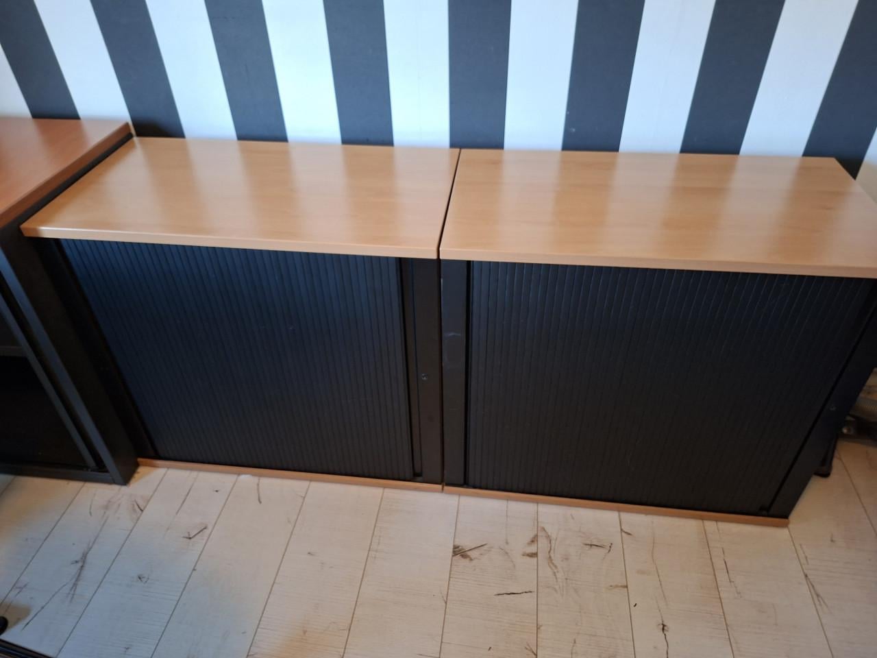 Hoekbureau compleet met ladeblok en 2 lage kasten