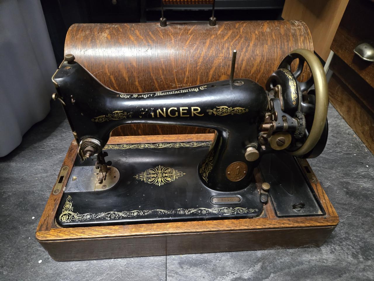 Antieke Singer 99K handnaaimachine 1920-1935,